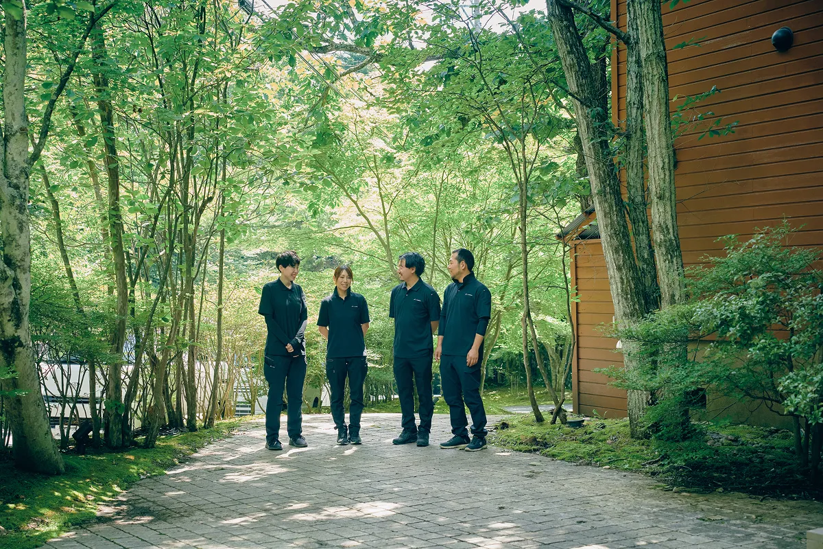 別荘管理部チームの集合写真