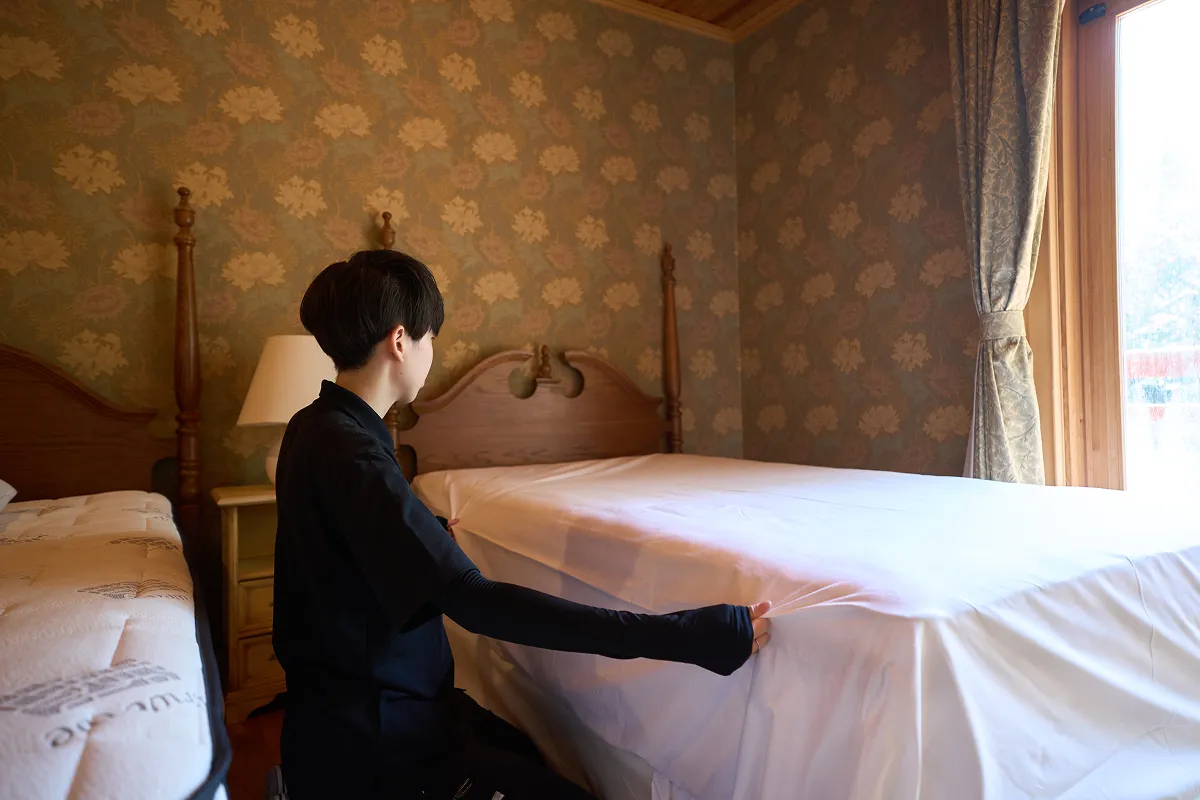 ベッドメイキングの様子