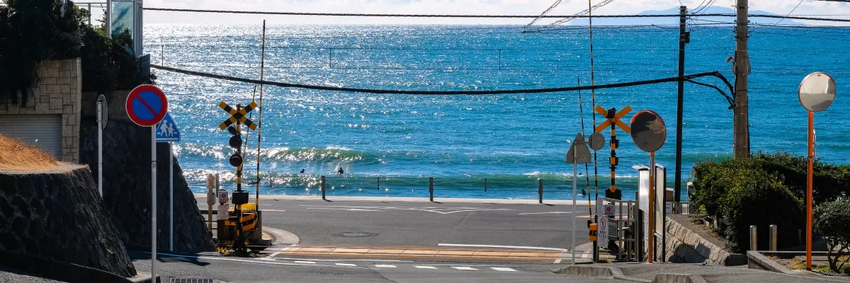 湘南の踏切の写真