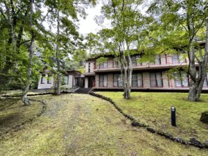 軽井沢千ヶ滝セミナーハウス　941坪の土地付き建物