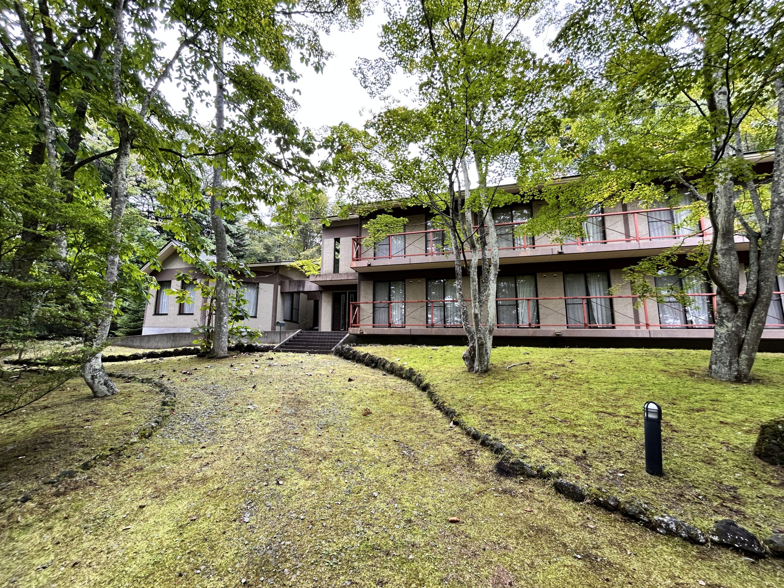 軽井沢千ヶ滝セミナーハウス　941坪の土地付き建物