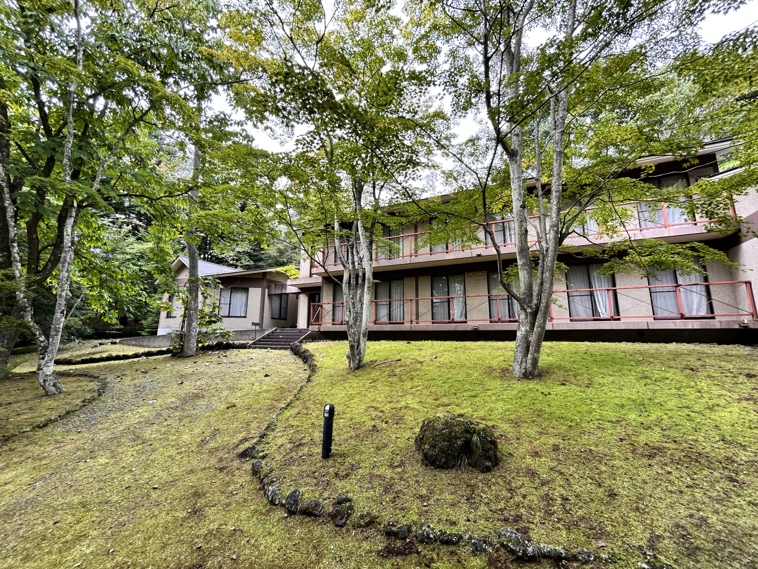 軽井沢千ヶ滝セミナーハウス　941坪の土地付き建物