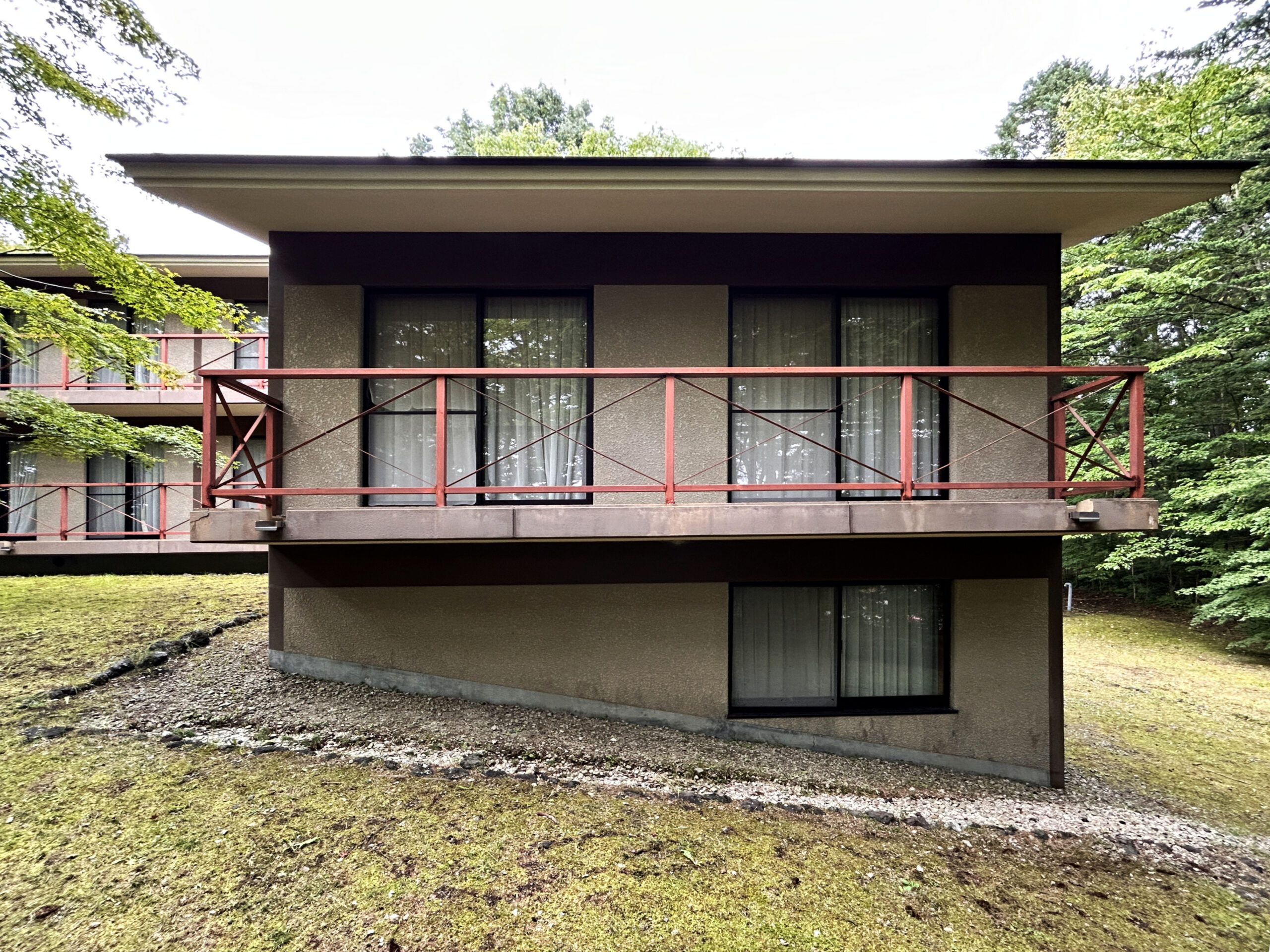 軽井沢千ヶ滝セミナーハウス　941坪の土地付き建物